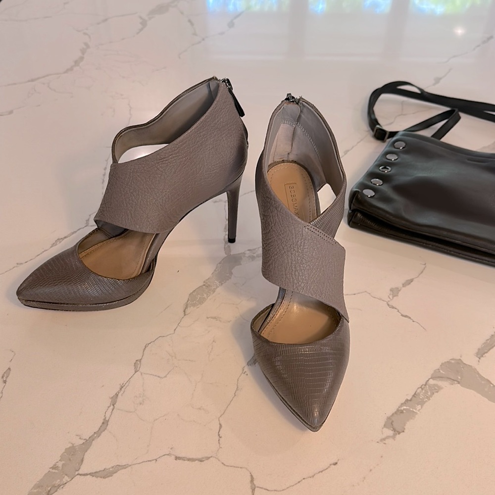 BCBGMAXAZRIA- impossible to pronounce, and to forget. Vero Cuoio Leather Heels